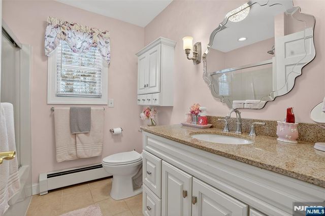 40 Cedar Street, Bloomingdale, NJ 07403