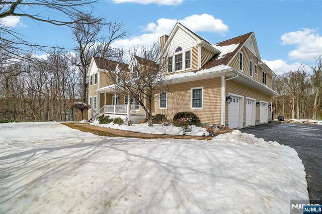 40 Cedar Street, Bloomingdale, NJ 07403