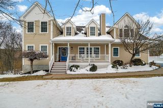 40 Cedar Street, Bloomingdale, NJ 07403