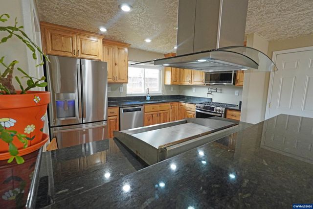 2305 Mosswood Ct S, Salem, OR 97306