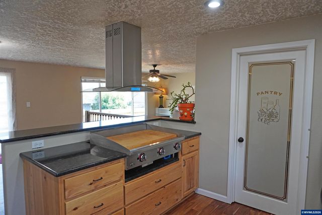 2305 Mosswood Ct S, Salem, OR 97306