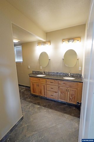 2305 Mosswood Ct S, Salem, OR 97306