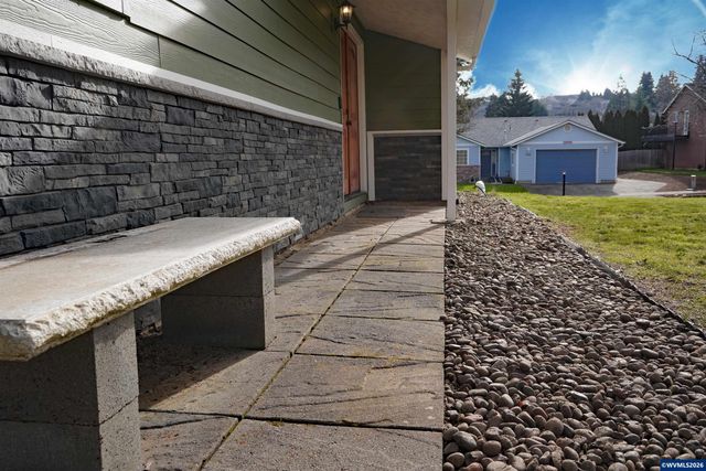 2305 Mosswood Ct S, Salem, OR 97306