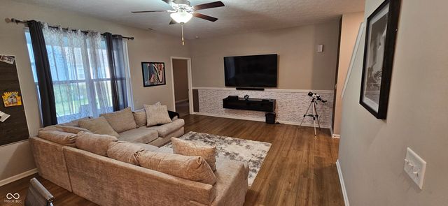 2598 Riviera Place, Greenwood, IN 46143