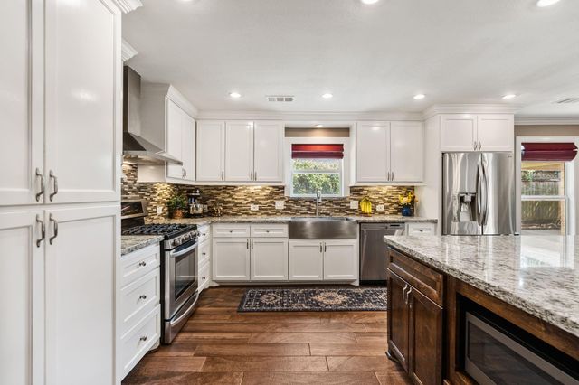 11519 Lakeside Place Drive, Houston, TX 77077