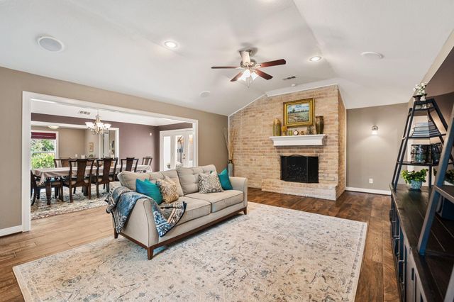 11519 Lakeside Place Drive, Houston, TX 77077