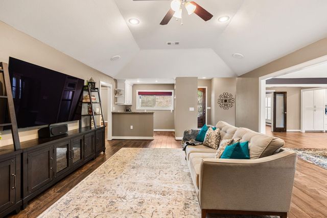 11519 Lakeside Place Drive, Houston, TX 77077