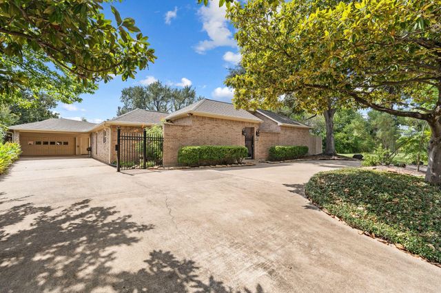11519 Lakeside Place Drive, Houston, TX 77077