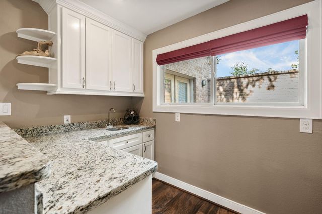 11519 Lakeside Place Drive, Houston, TX 77077