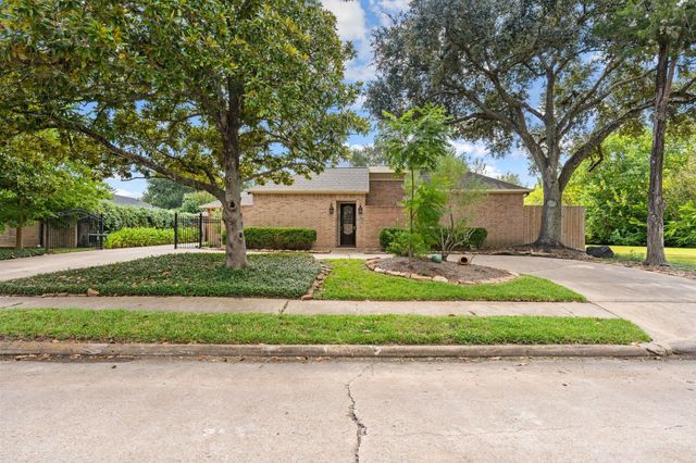 11519 Lakeside Place Drive, Houston, TX 77077