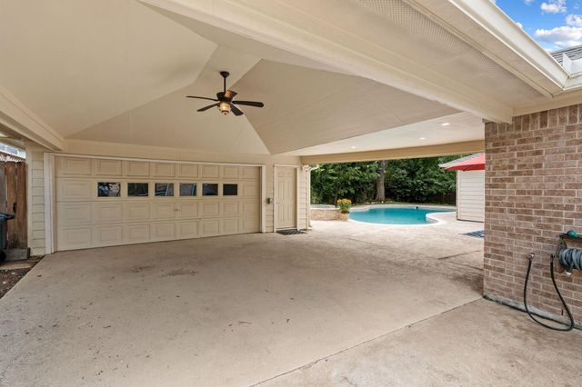 11519 Lakeside Place Drive, Houston, TX 77077