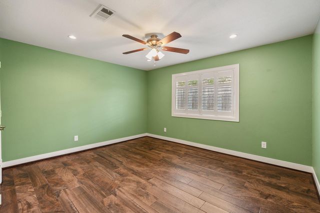 11519 Lakeside Place Drive, Houston, TX 77077