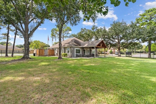 11519 Lakeside Place Drive, Houston, TX 77077