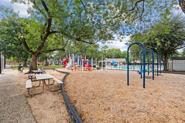 11519 Lakeside Place Drive, Houston, TX 77077