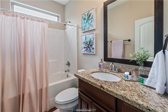 411 Ash, College Station, TX 77840