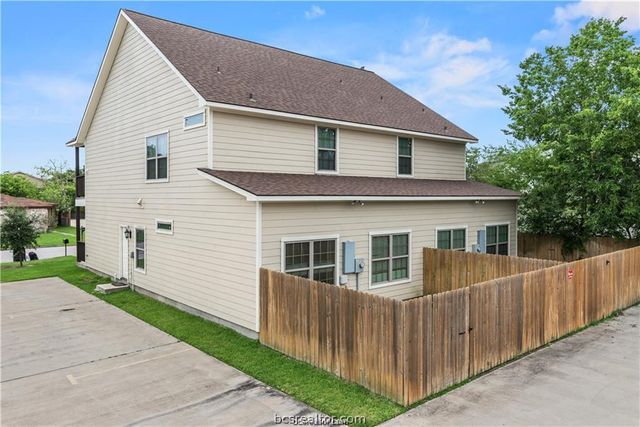 411 Ash, College Station, TX 77840