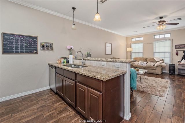 411 Ash, College Station, TX 77840