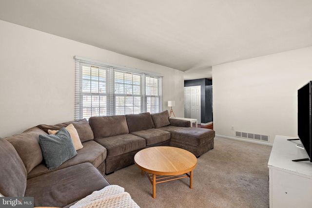 13 N WYNWYD DR, Newark, DE 19711