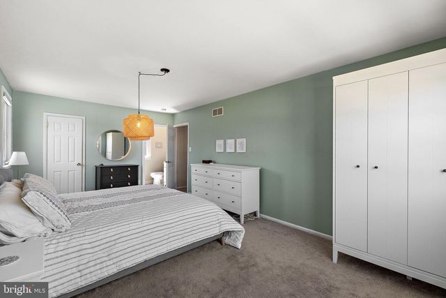 13 N WYNWYD DR, Newark, DE 19711