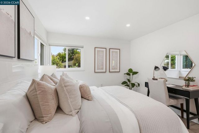 3720 Midvale Ave, Oakland, CA 94602