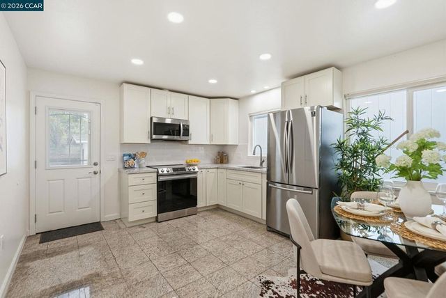 3720 Midvale Ave, Oakland, CA 94602
