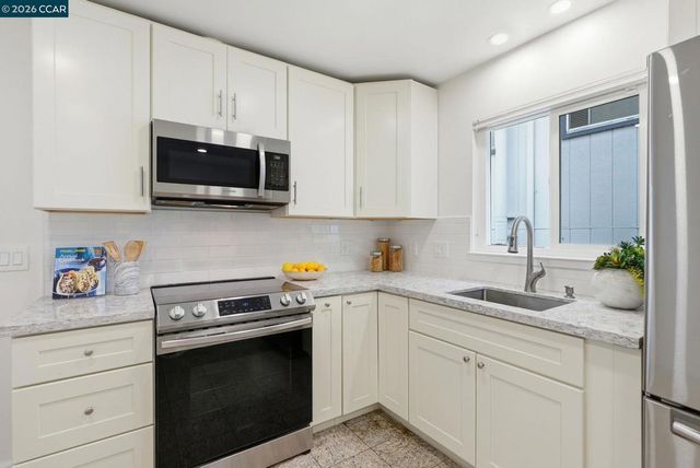 3720 Midvale Ave, Oakland, CA 94602