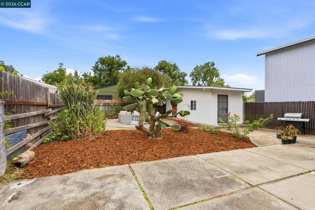 3720 Midvale Ave, Oakland, CA 94602