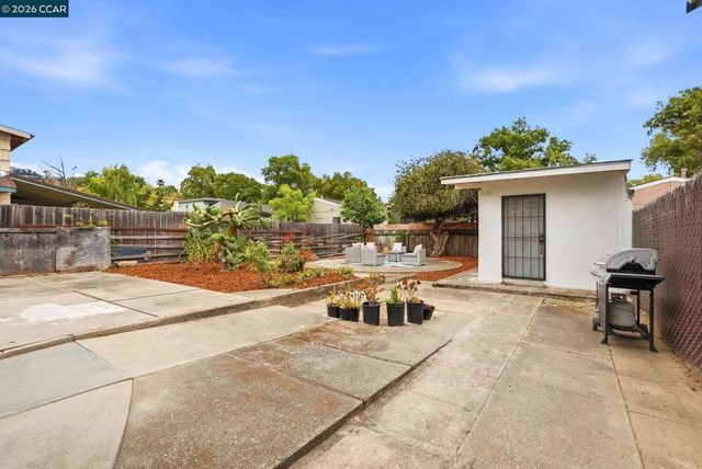 3720 Midvale Ave, Oakland, CA 94602