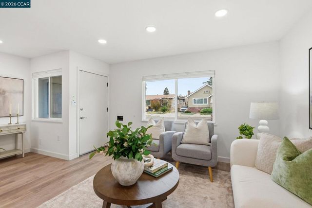 3720 Midvale Ave, Oakland, CA 94602