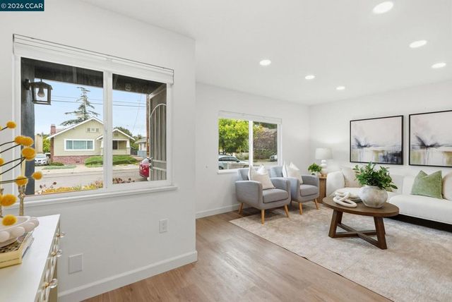 3720 Midvale Ave, Oakland, CA 94602