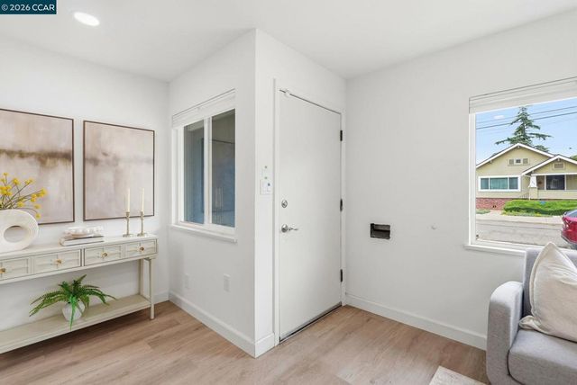 3720 Midvale Ave, Oakland, CA 94602
