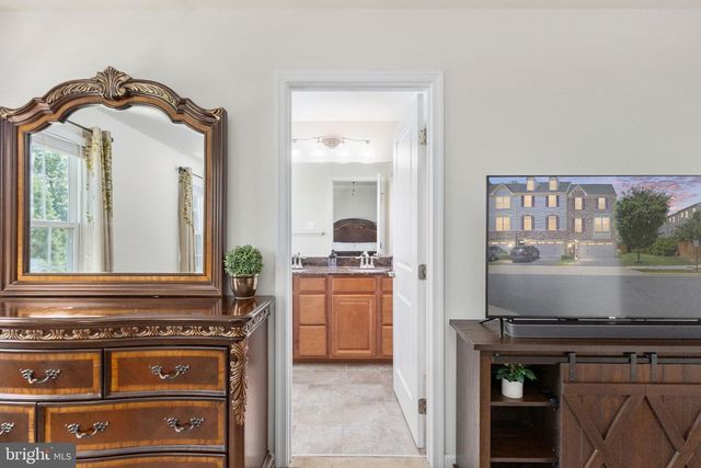 7030 DARBEY KNOLL DR, Gainesville, VA 20155