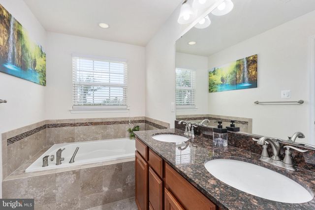 7030 DARBEY KNOLL DR, Gainesville, VA 20155
