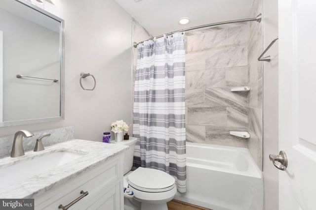 7030 DARBEY KNOLL DR, Gainesville, VA 20155