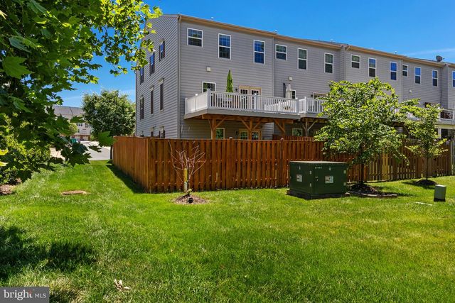 7030 DARBEY KNOLL DR, Gainesville, VA 20155