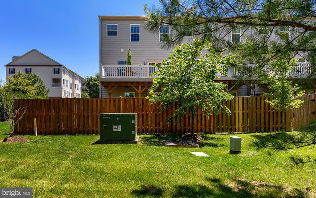 7030 DARBEY KNOLL DR, Gainesville, VA 20155