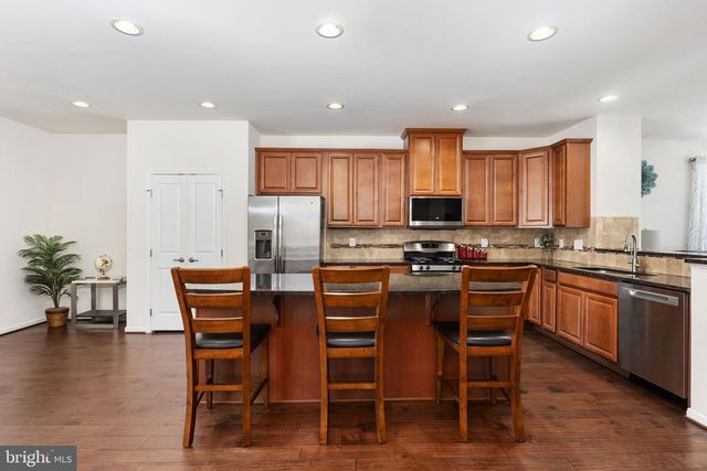 7030 DARBEY KNOLL DR, Gainesville, VA 20155