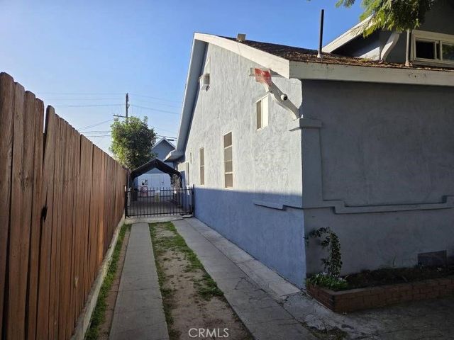 1210 1212 42 Place, Los Angeles, CA 90011