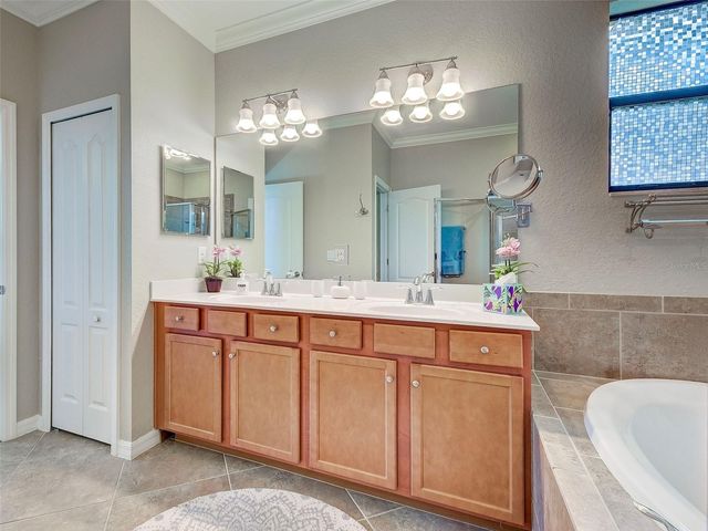 12390 CINQUETERRE DRIVE, Venice, FL 34293