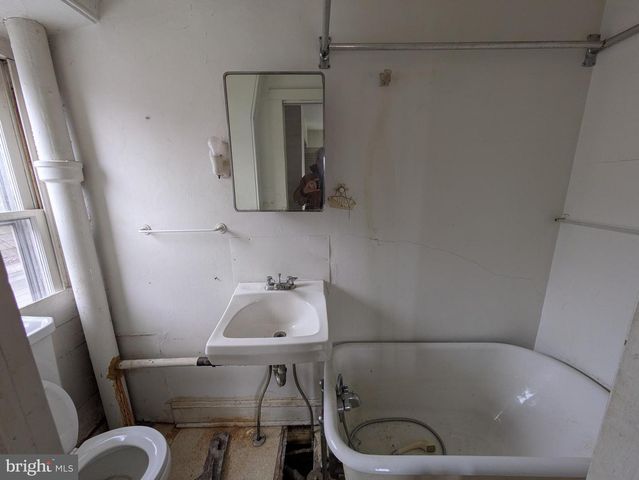 205 E EVERGREEN AVE, Philadelphia, PA 19118