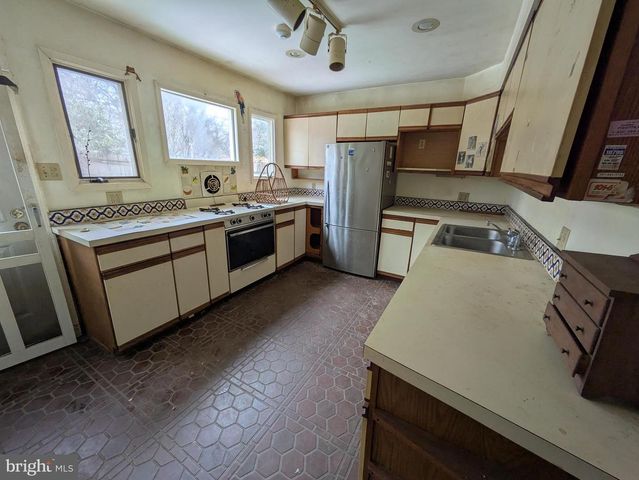 205 E EVERGREEN AVE, Philadelphia, PA 19118