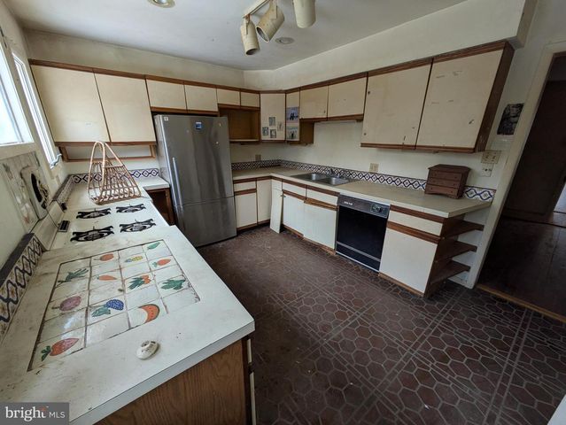 205 E EVERGREEN AVE, Philadelphia, PA 19118