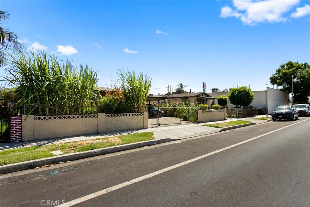 6882 Jaboneria, Bell Gardens, CA 90201 — photo 3