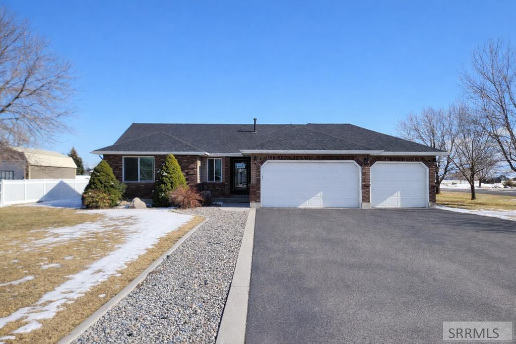 Image 2 of property listing at 965 October Cove, Shelley, ID 83274