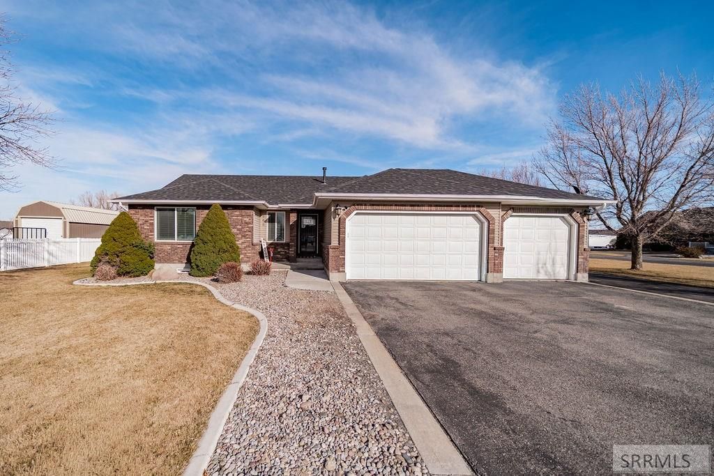 Image 3 of property listing at 965 October Cove, Shelley, ID 83274