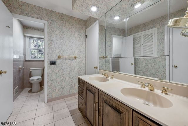 109 Dogwood Ct, Westwood Boro, NJ 07675