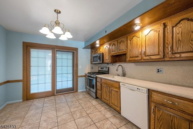 109 Dogwood Ct, Westwood Boro, NJ 07675