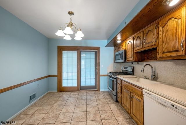 109 Dogwood Ct, Westwood Boro, NJ 07675