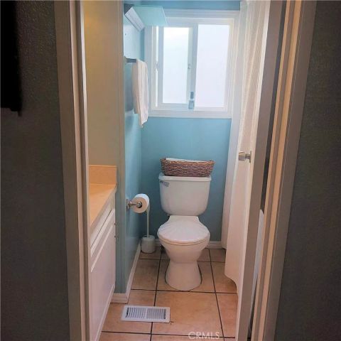 327 W Wilson 86, Costa Mesa, CA 92627