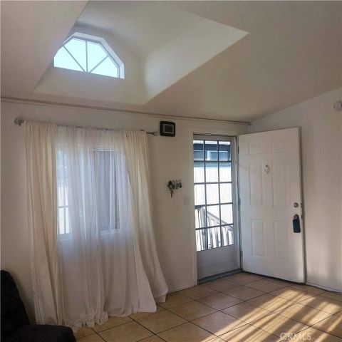 327 W Wilson 86, Costa Mesa, CA 92627